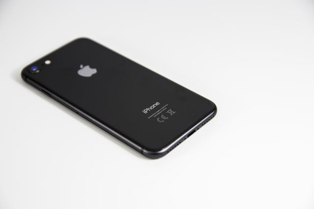 A Space Gray Iphone 8