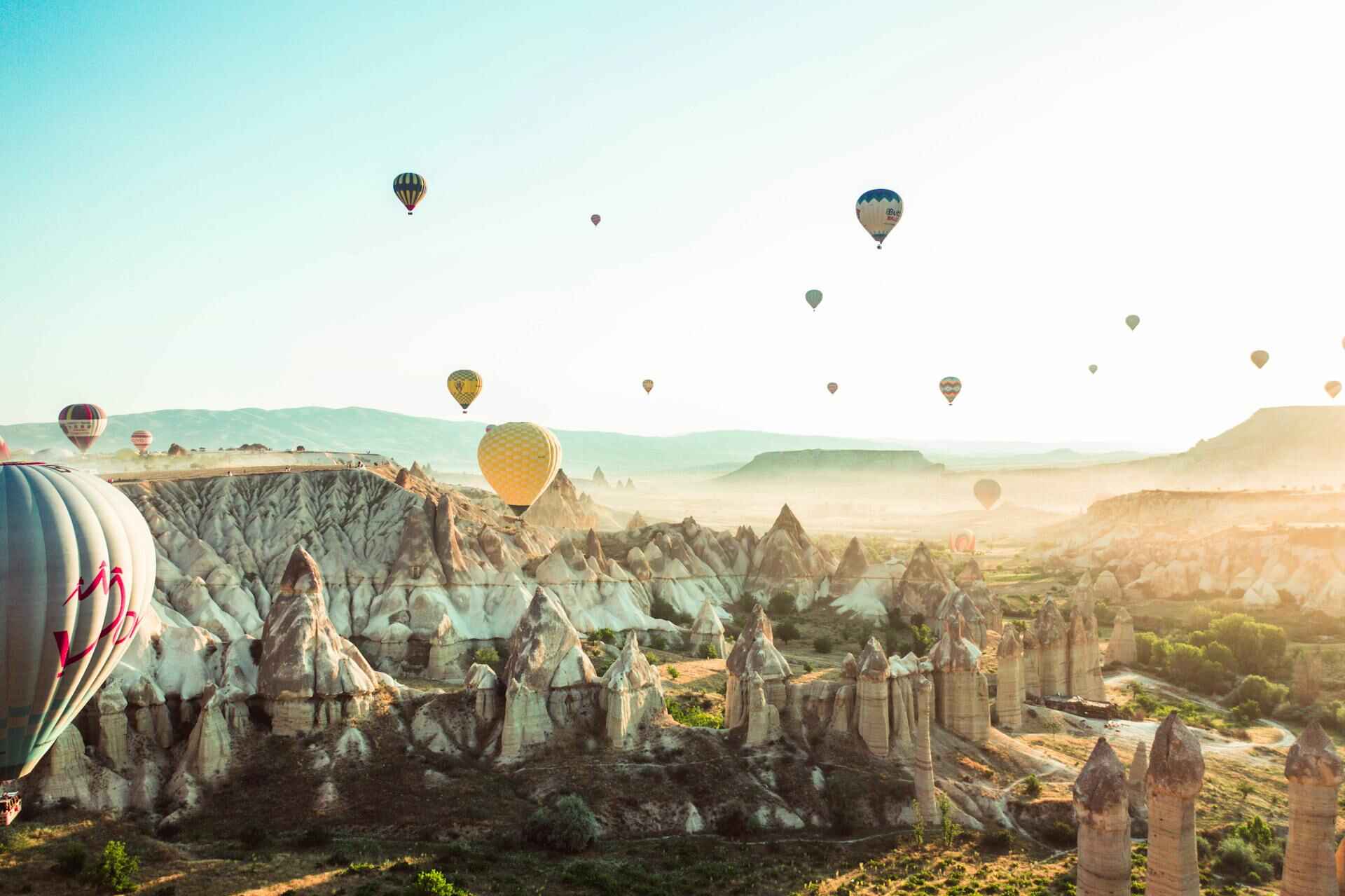 Foto von fliegenden Heißluftballons in Kappadokien, Türkei