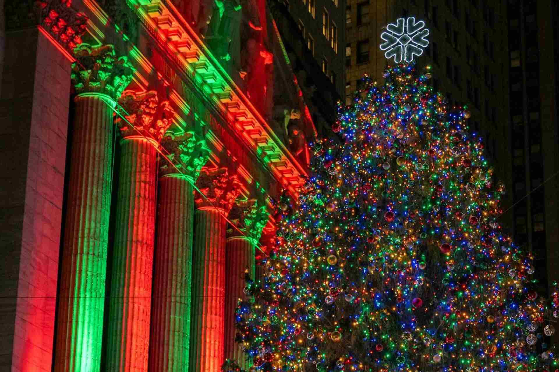 
Weihnachtsbaum vor der New York Stock Exchange, New York, USA
