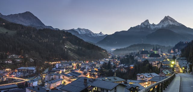 
Vogelperspektive Fotografie von Stadtgebäuden in der Nähe von Bäumen und Bergen in Berchtesgaden, Deutschland
