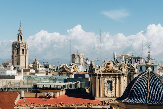 
Skyline des alten Stadtteils Ciutat Vella in Valencia Spanien
