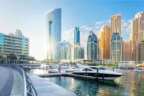 Bild einer Yacht in der Dubai Marina