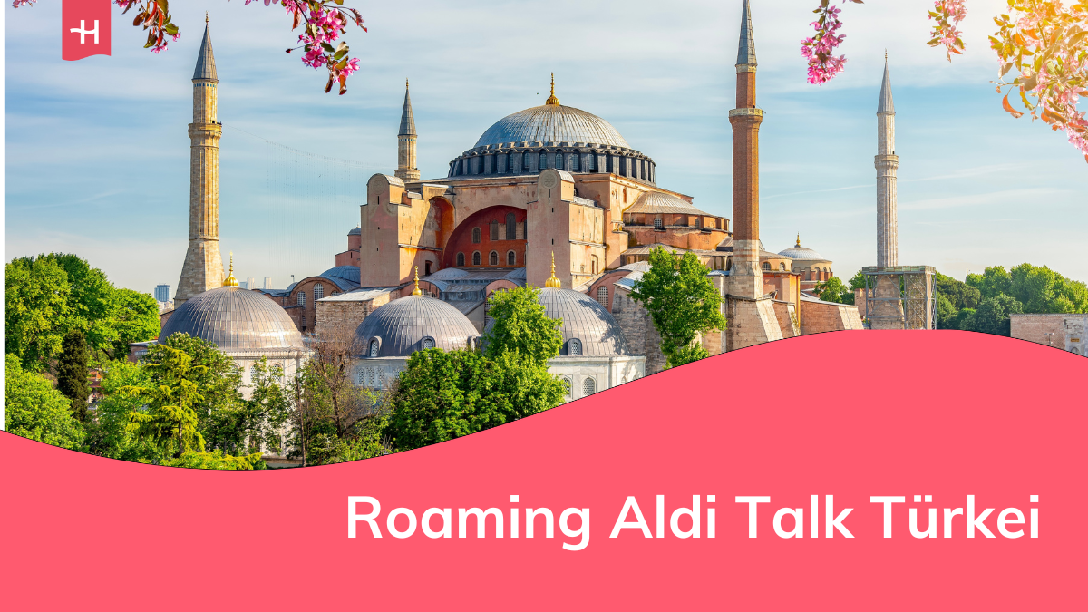 Eine Moschee in der Türkei von vorne gesehen.