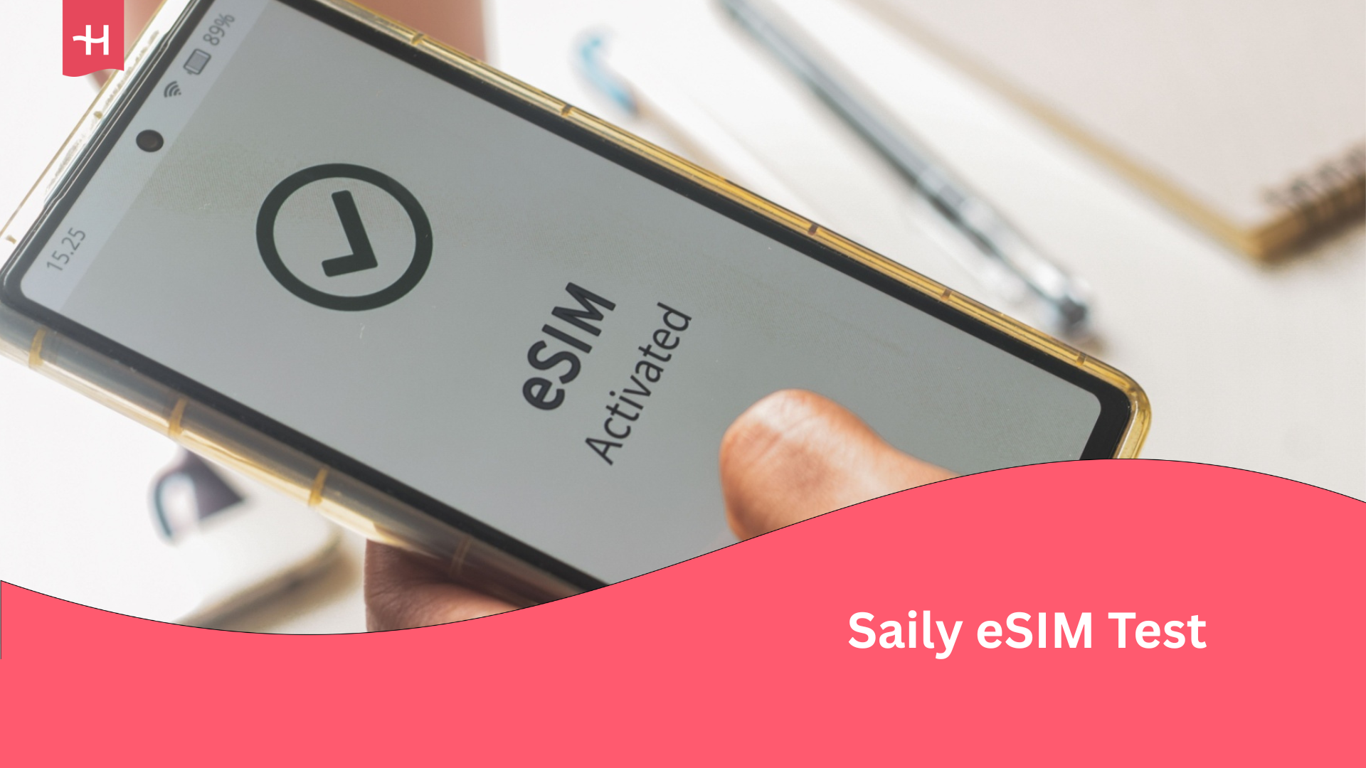 Ein Handy auf dem eine eSIM installiert ist.
