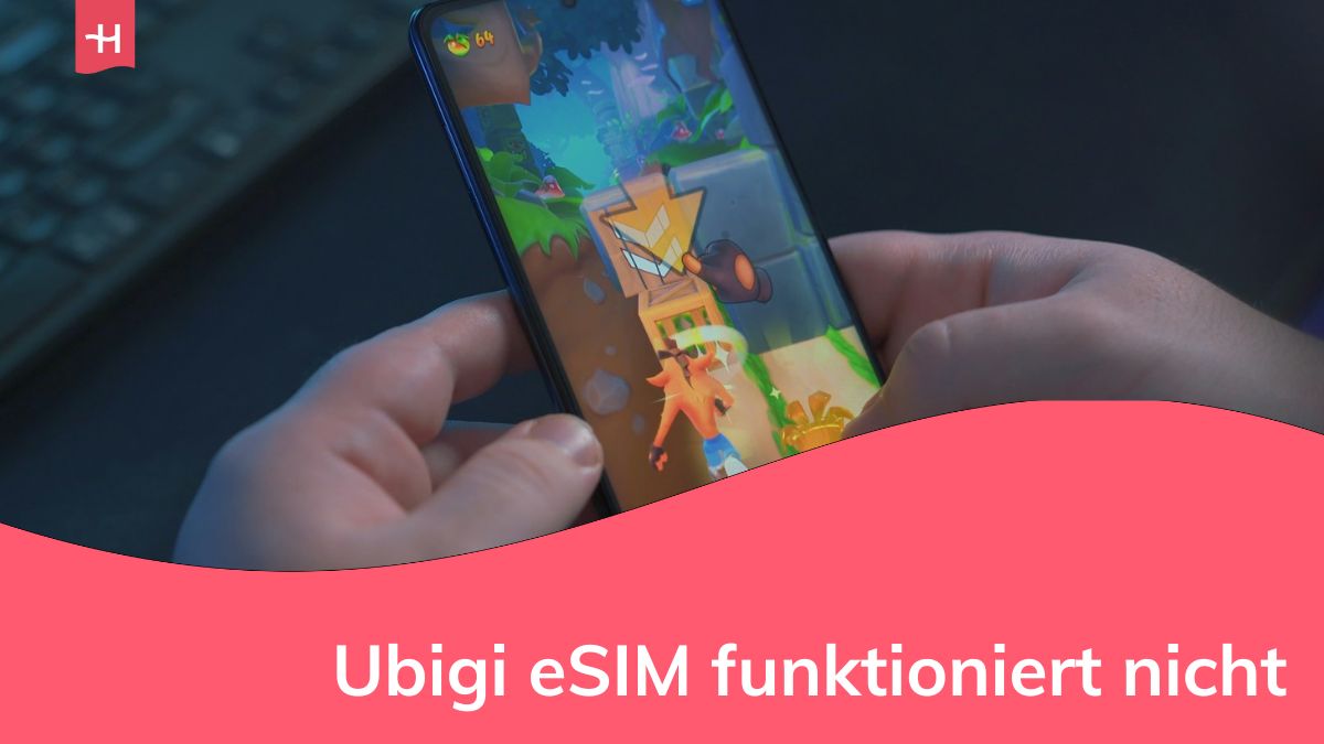 eine Person, die das Spiel Crash auf einem Mobiltelefon spielt
