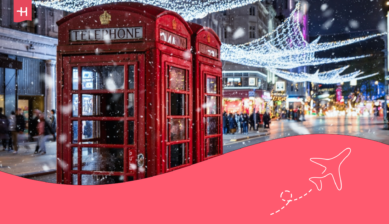 Eine Telefonzelle im festlichen weihnachtlichen London.