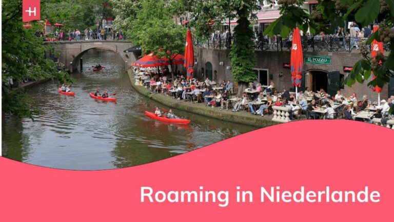 ein Fluss in den Niederlanden mit einem Kajakwettbewerb