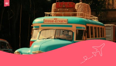 Ein farbenfroher Bus in Bali.