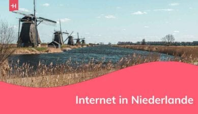 Windmühlen auf einem niederländischen Feld