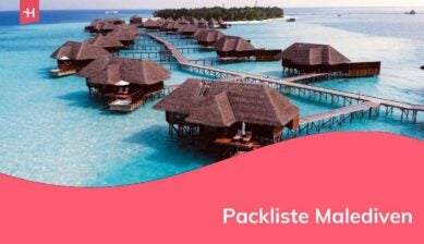 Hütten in einem Meeresresort auf den Malediven