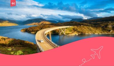 Straße in Schottland zur Insel Sky.