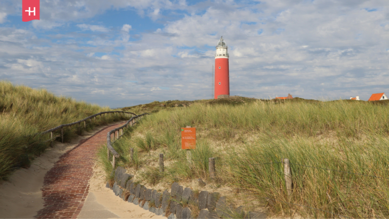 Leuchtturm auf einer niederländischen Insel