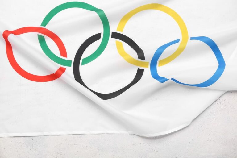 Flagge mit den Olympischen Ringen
