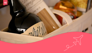 Ein Geschenkkorb mit italienischem Olivnöl und Spaghetti.