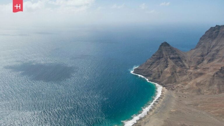 Die bergige Küste der Kapverdischen Inseln