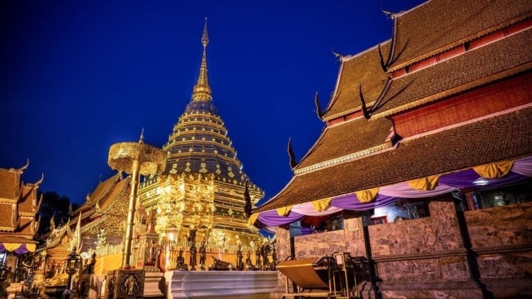 Tempel im Zentrum von Chiang Mai bei Nacht.