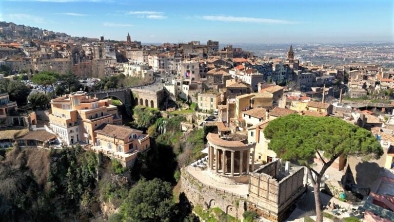 Das charmante historische Zentrum von Tivoli eignet sich perfekt für einen unkomplizierten Tagesausflug von Rom aus.