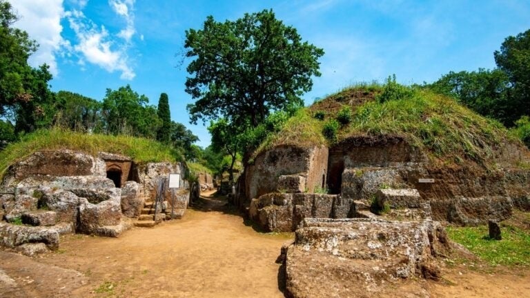Die Banditaccia-Nekropole in Cerveteri, ein UNESCO-Weltkulturerbe.