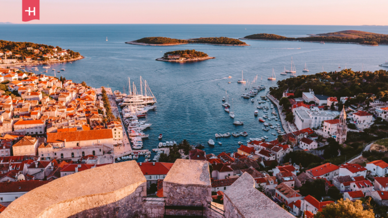 Die Insel Hvar, eine der schönsten und sonnigsten Inseln Kroatiens.