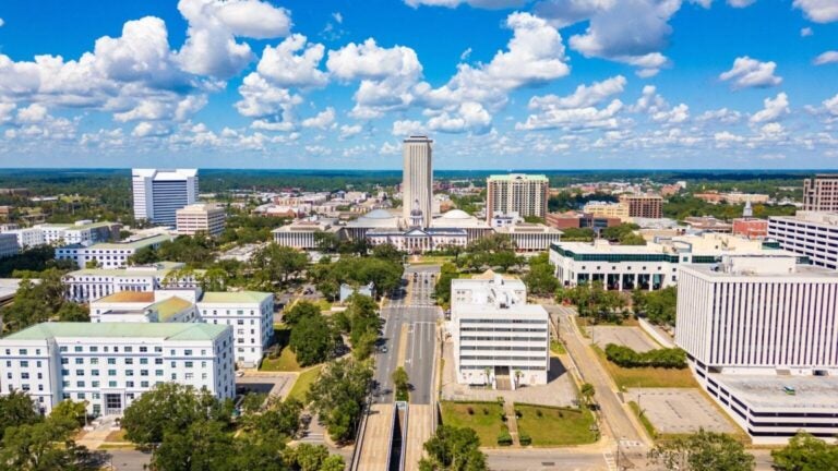 Baumbestandene Straßen in Tallahassee.