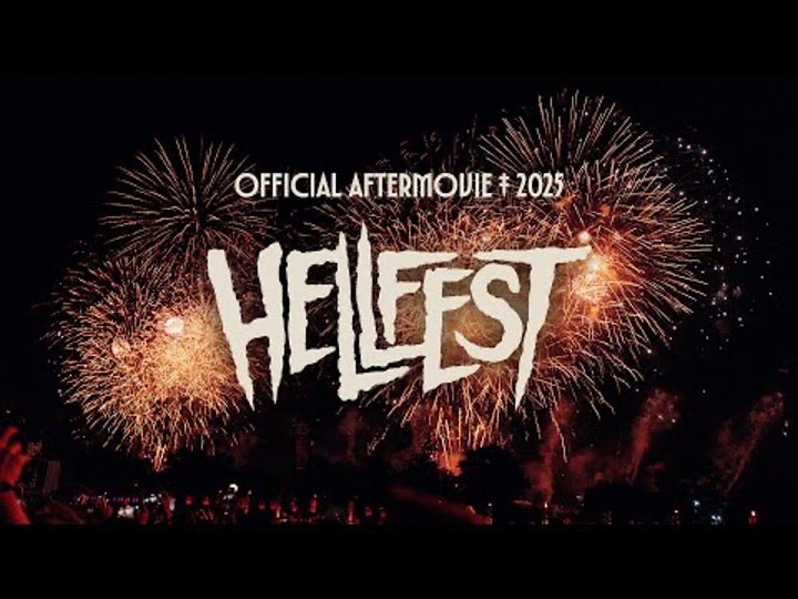 Ein großes Feuerwerk erhellt den Nachthimmel über dem Hellfest-Gelände in Frankreich