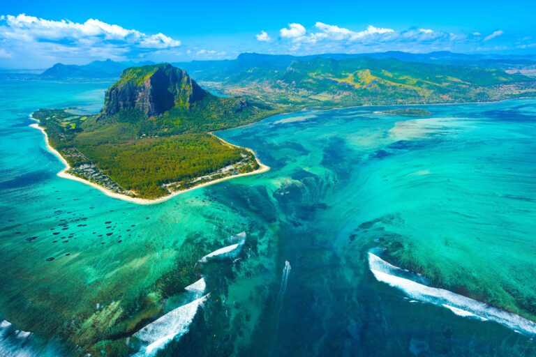 Luftaufnahme der Halbinsel Le Morne auf Mauritius.