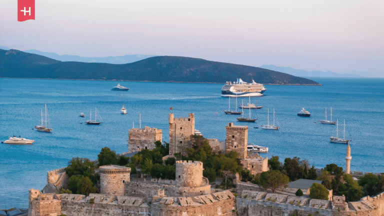 Luftaufnahme des Kastells von Bodrum (St. Peter) an der Küste von Muğla, Türkei.