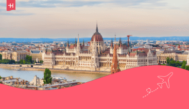 Blick auf das ungarische Parlamentsgebäude in Budapest. Passend zum Thema: Haartransplantation Ungarn.