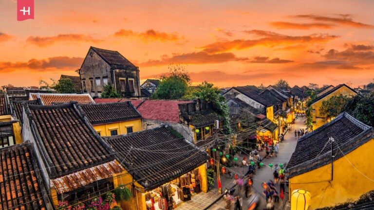 Blick von oben auf die Altstadt von Hội An, Vietnam.