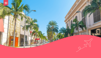 Von Palmen gesäumte Einkaufsstraße; passend zum Thema Los Angeles Mall.