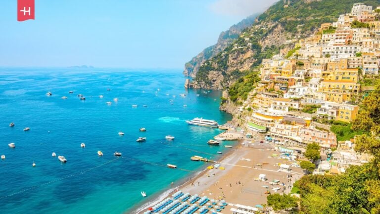 Blick auf den Spiaggia Grande in Positano