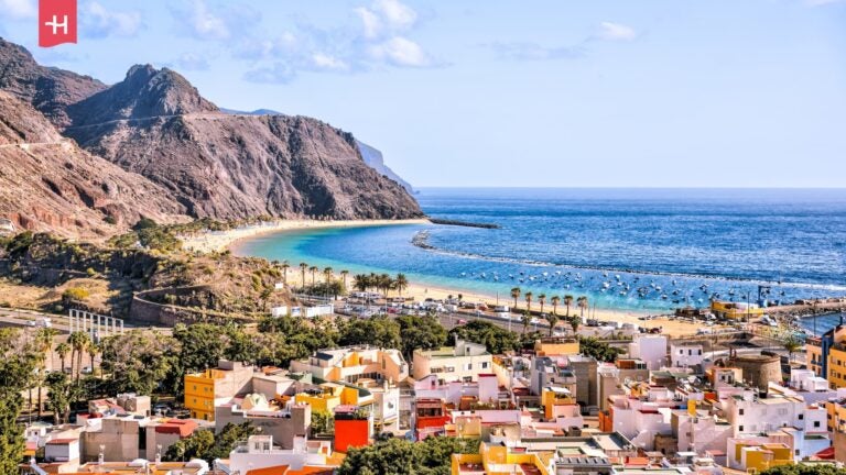 Luftaufnahmen der Stadt San Andrés und des Playa de las Teresitas