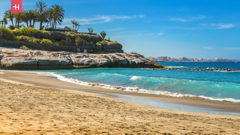 Malerischer Blick auf den Playa del Duque auf Teneriffa