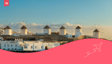 Die berühmten Mykonos-Windmühlen; passend zum Thema Urlaub Griechenland mit Kindern.