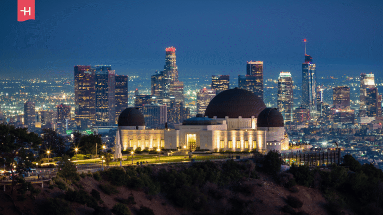 Griffith Observatory bei Nacht in Los Angeles