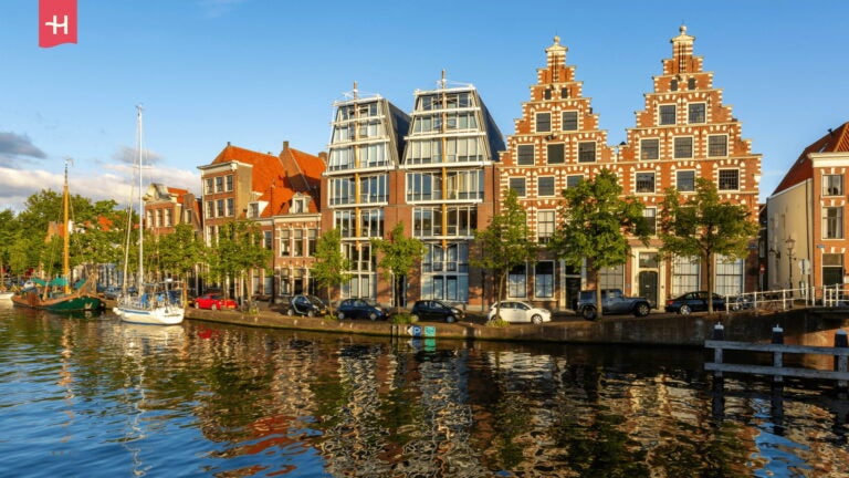 Kanal und Giebelhäuser in Haarlem