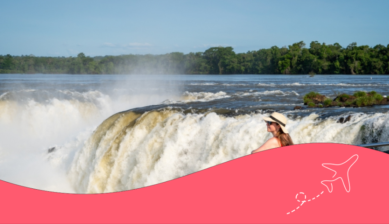 Besucherin an der Aussichtsplattform der Niagarafälle
