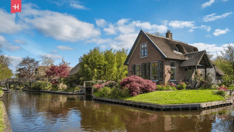 Reetdachhaus am Kanal in Giethoorn