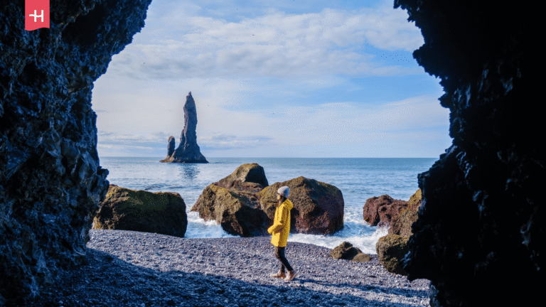 Schwarzer Sandstrand Reynisfjara in Island