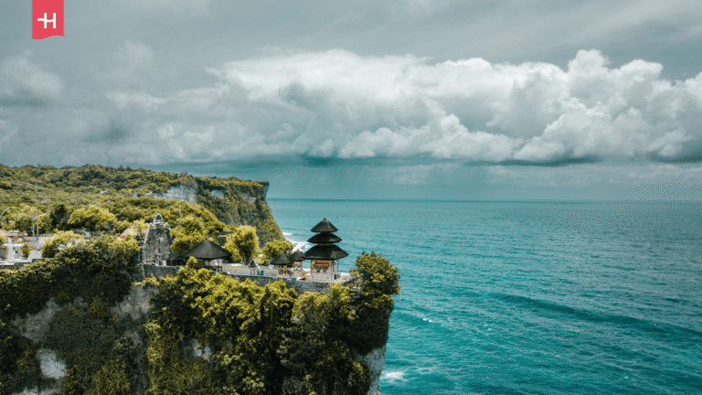 Uluwatu-Tempel auf der Klippe auf Bali