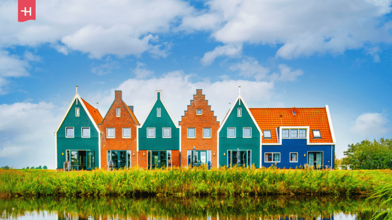 Bunte Häuser im Marinapark Volendam