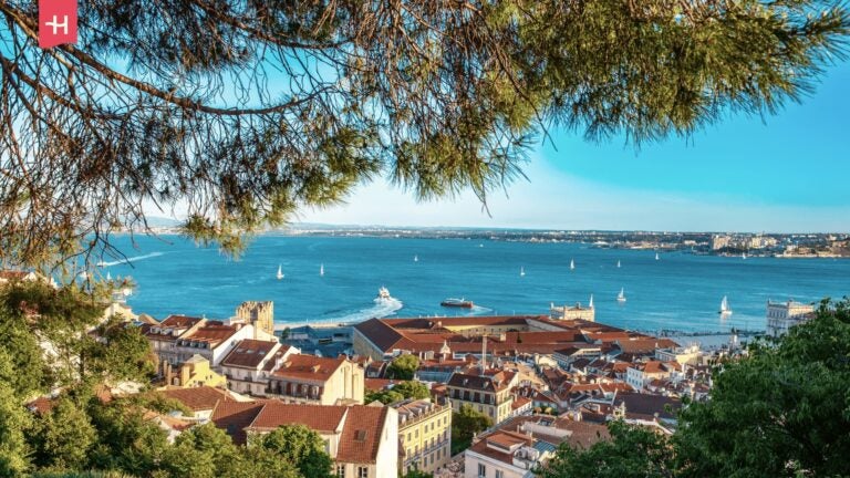 Panoramablick über die Dächer von Lissabon 