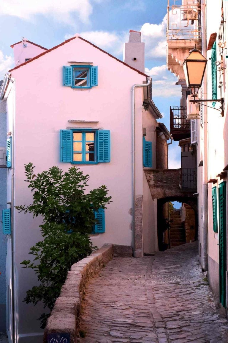 chip para Croacia, Vrbnik, casas, calle, celular, datos