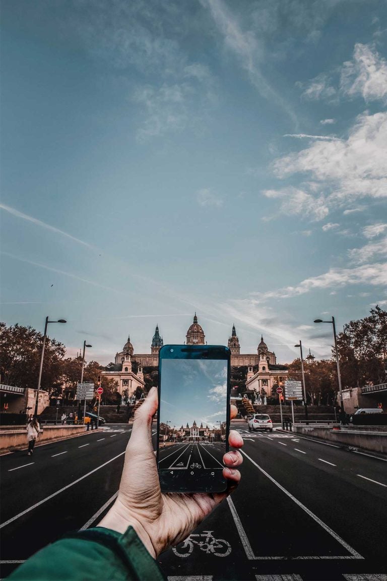 Datos en Barcelona, España con tu eSIM de Holafly, esim, chip virtual, tarjeta digital, celular, datos de Internet