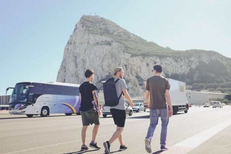 La SIM para viajar a Gibraltar de Holafly permite compartir datos