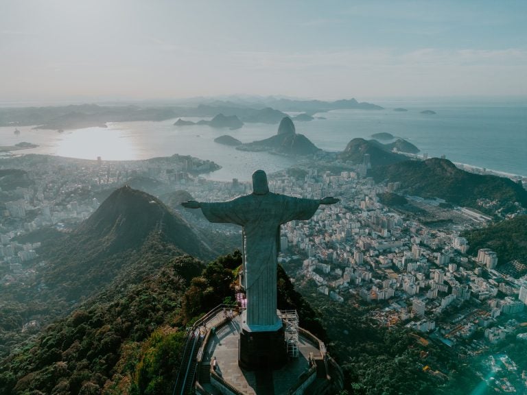 Vista panorámica del Cristo Redentor en Río de Janeiro, Brasil.