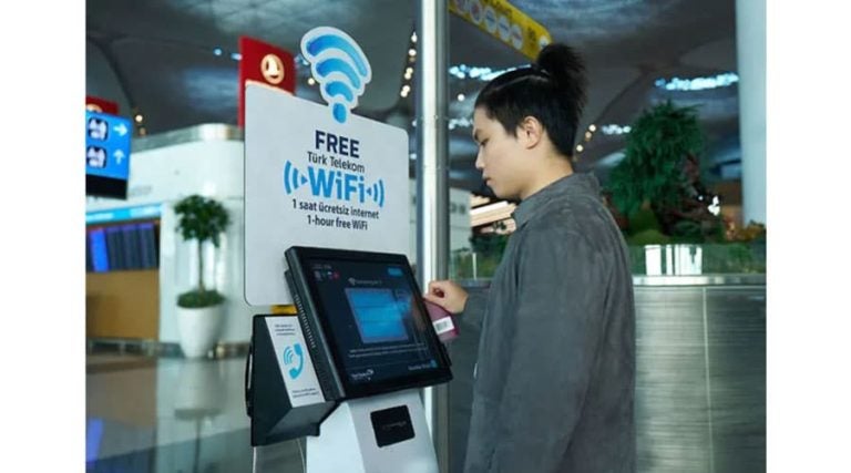 Este es uno de los puntos de conexión WiFi en el Aeropuerto de Estambul