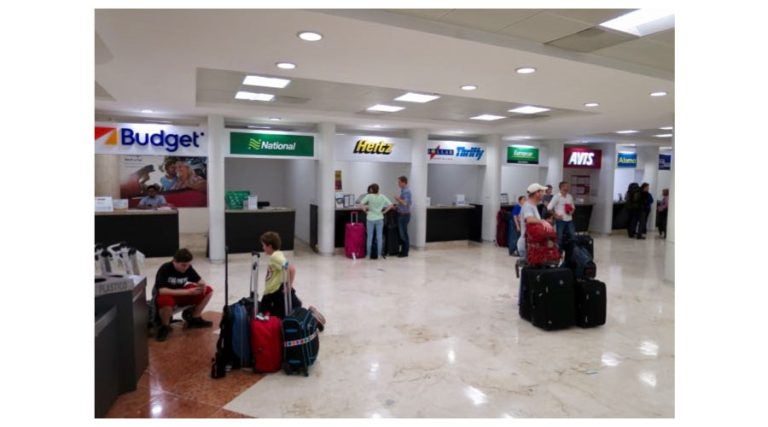 Agencias para alquilar autos en Cancún, México