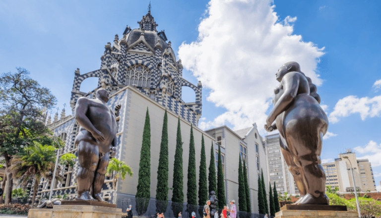 Plaza Botero y Palacio de la Cultura