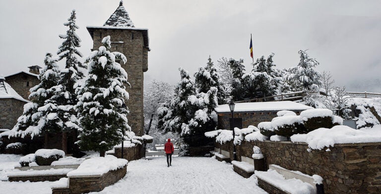 Plaza del Consell en Andorra la Vella, uno de los mejores destinos para ir en diciembre